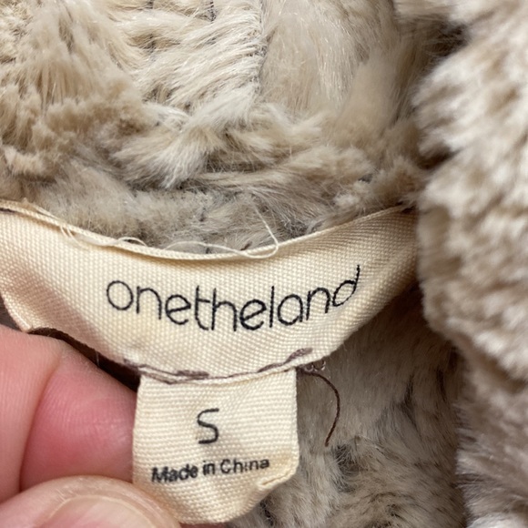 Faux fur soft vest - Picture 3 of 5